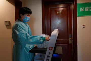 無人配送，避免接觸 濟南市中區(qū)5G物流機器人上崗了