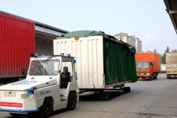 西南地區正式投用首輛無人駕駛配送車