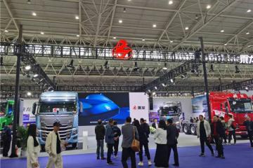 智領(lǐng)未來，東風柳汽乘龍8大車型震撼登場武漢商用車展